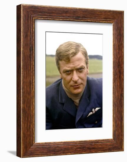 La Bataille d'Angleterre THE BATTLE OF BRITAIN by GuyHamilton with Michael Caine, 1969 (photo)-null-Framed Photo