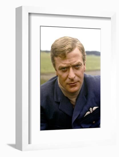 La Bataille d'Angleterre THE BATTLE OF BRITAIN by GuyHamilton with Michael Caine, 1969 (photo)-null-Framed Photo