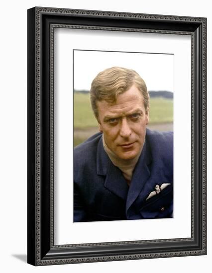 La Bataille d'Angleterre THE BATTLE OF BRITAIN by GuyHamilton with Michael Caine, 1969 (photo)-null-Framed Photo