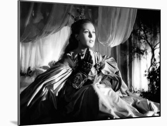 La Belle and la Bete by JeanCocteau with Josette Day, 1946 (b/w photo)-null-Mounted Photo