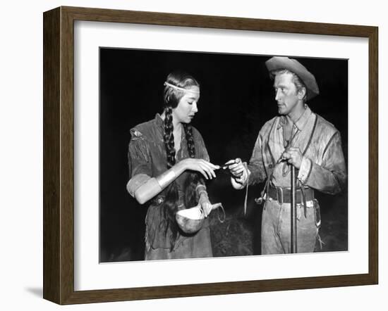 La captive aux yeux clairs THE BIG SKY by HowardHawks with Kirk Douglas, Elizabeth Threatt, 1952 (b-null-Framed Photo