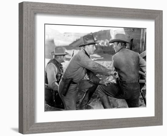 La Caravane heroique (Virginia City) by MichaelCurtiz with Errol Flynn and Randolph Scott, 1940 (b/-null-Framed Photo