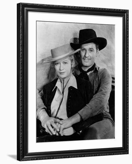 La Caravane heroique (Virginia City) by MichaelCurtiz with Miriam Hopkins and Errol Flynn, 1940 (b/-null-Framed Photo