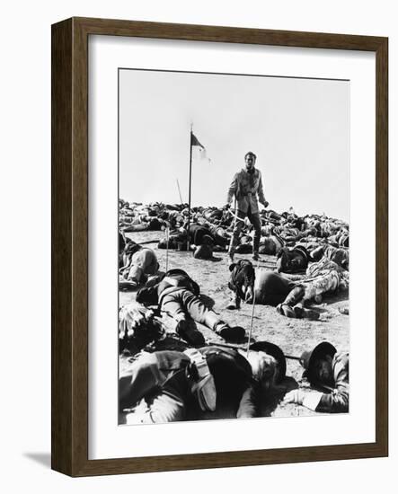 La Charge Fantastique THEY DIED WITH THEIR BOOTS ON by Raoul Walsh with Errol Flynn, 1941 (b/w phot-null-Framed Photo