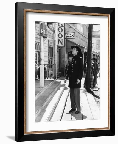 La Charge Fantastique THEY DIED WITH THEIR BOOTS ON by Raoul Walsh with Errol Flynn, 1941 (b/w phot-null-Framed Photo