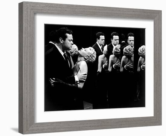 La Dame by Shanghai THE LADY FROM SHANGHAI by OrsonWelles with Orson Welles and Rita Hayworth, 1947-null-Framed Photo