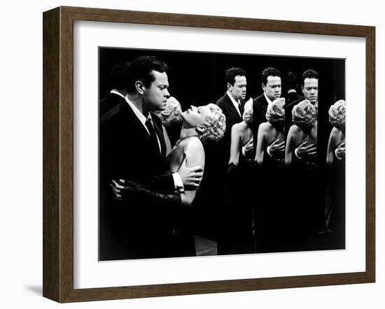 La Dame by Shanghai THE LADY FROM SHANGHAI by OrsonWelles with Orson Welles and Rita Hayworth, 1947-null-Framed Photo