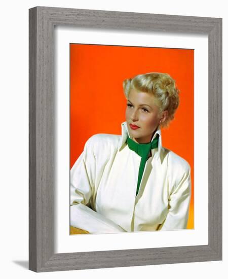 La Dame by Shanghai THE LADY FROM SHANGHAI by OrsonWelles with Rita Hayworth, 1947 (photo)-null-Framed Photo