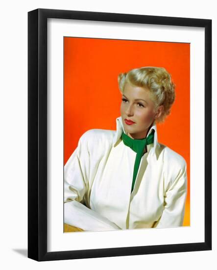 La Dame by Shanghai THE LADY FROM SHANGHAI by OrsonWelles with Rita Hayworth, 1947 (photo)-null-Framed Photo