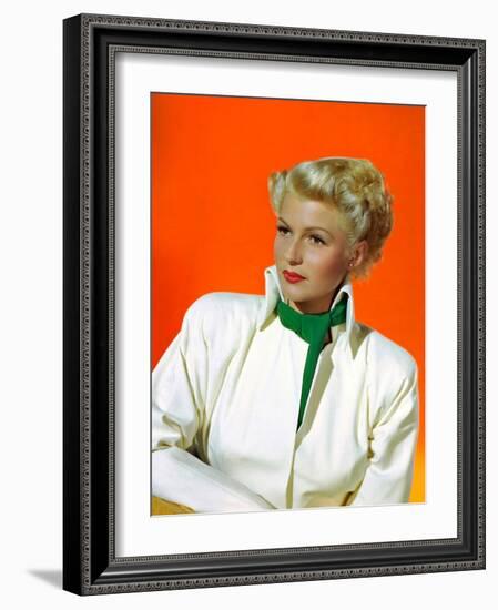 La Dame by Shanghai THE LADY FROM SHANGHAI by OrsonWelles with Rita Hayworth, 1947 (photo)-null-Framed Photo