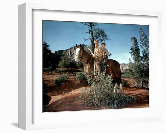 La derniere caravane The Last Wagon by DelmerDaves with Richard Widmark, 1956 (photo)-null-Framed Photo