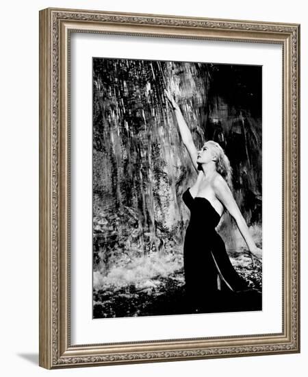 La Dolce Vita, Anita Ekberg, 1960-null-Framed Photo