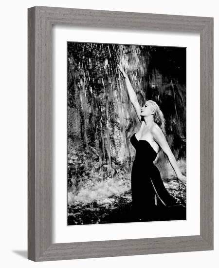 La Dolce Vita, Anita Ekberg, 1960-null-Framed Photo