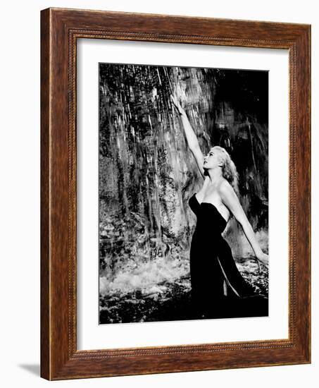 La Dolce Vita, Anita Ekberg, 1960-null-Framed Photo