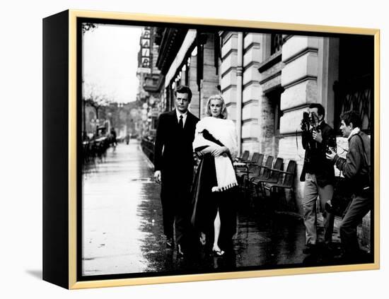 La Dolce Vita, Marcello Mastroianni, Anita Ekberg, 1960-null-Framed Stretched Canvas