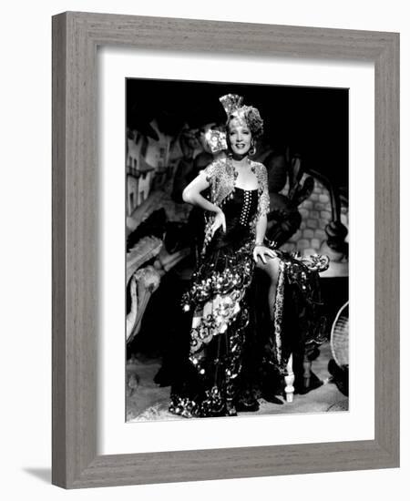 La Femme Et Le Pantin, the Devil Is a Woman De Josef Von Sternberg Avec Marlene Dietrich 1935-null-Framed Photo