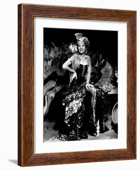 La Femme Et Le Pantin, the Devil Is a Woman De Josef Von Sternberg Avec Marlene Dietrich 1935-null-Framed Photo