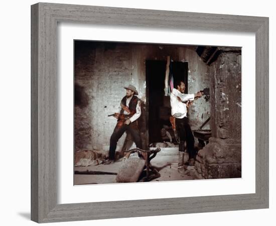 La Horde Sauvage THE WILD BUNCH by Sam Peckinpah with Ben Johnson and Warren Oates, 1969 (photo)-null-Framed Photo