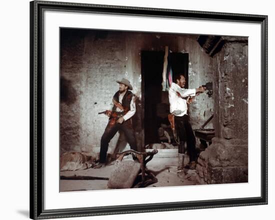 La Horde Sauvage THE WILD BUNCH by Sam Peckinpah with Ben Johnson and Warren Oates, 1969 (photo)-null-Framed Photo