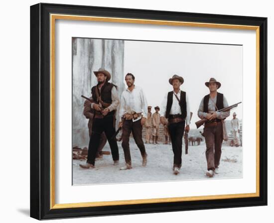 La Horde Sauvage THE WILD BUNCH by Sam Peckinpah with Ben Johnson, Warren Oates, William Holden and-null-Framed Photo