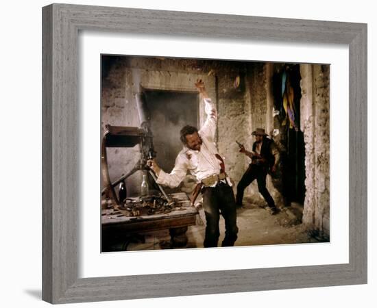 La Horde Sauvage THE WILD BUNCH by Sam Peckinpah with Warren Oates and Ben Johnson, 1969 (photo)-null-Framed Photo