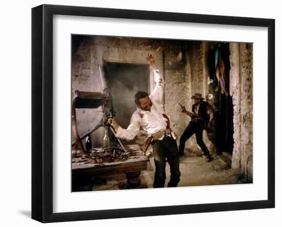 La Horde Sauvage THE WILD BUNCH by Sam Peckinpah with Warren Oates and Ben Johnson, 1969 (photo)-null-Framed Photo