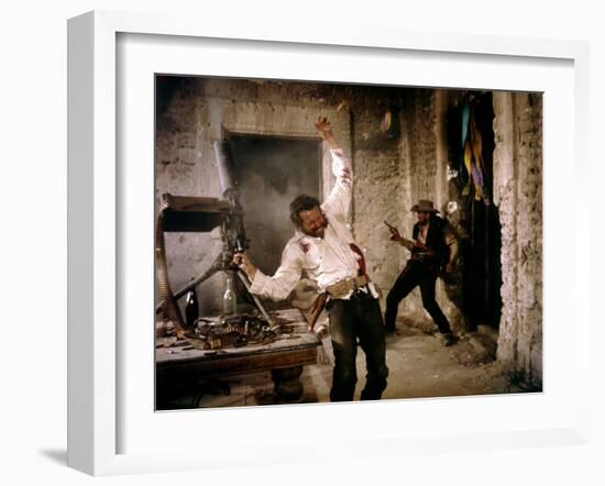 La Horde Sauvage THE WILD BUNCH by Sam Peckinpah with Warren Oates and Ben Johnson, 1969 (photo)-null-Framed Photo