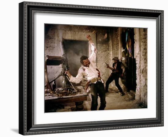 La Horde Sauvage THE WILD BUNCH by Sam Peckinpah with Warren Oates and Ben Johnson, 1969 (photo)-null-Framed Photo