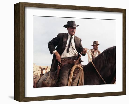 La Horde Sauvage THE WILD BUNCH by Sam Peckinpah with William Holdenn, 1969 (photo)-null-Framed Photo