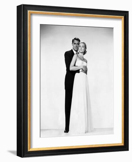 La Main au Collet TO CATCH A THIEF by AlfredHitchcock with Cary Grant and Grace Kelly, 1955 (b/w ph-null-Framed Photo