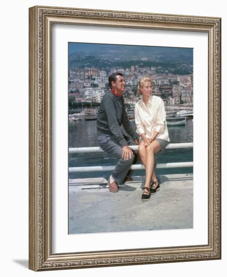 La Main au Collet TO CATCH A THIEF by AlfredHitchcock with Cary Grant and Grace Kelly, 1955 (photo)-null-Framed Photo