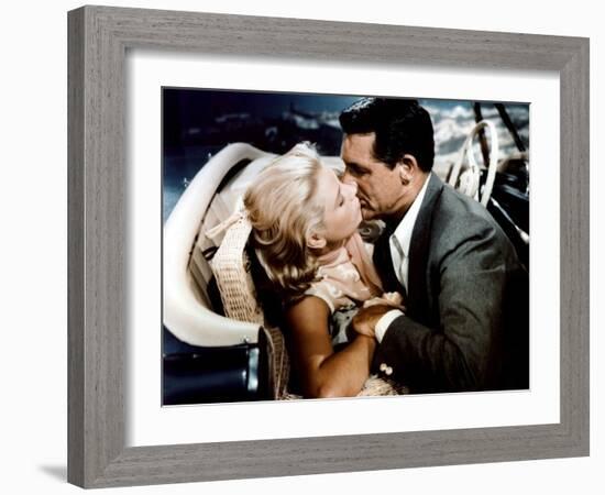 La Main au Collet TO CATCH A THIEF by AlfredHitchcock with Cary Grant and Grace Kelly, 1955 (photo)-null-Framed Photo