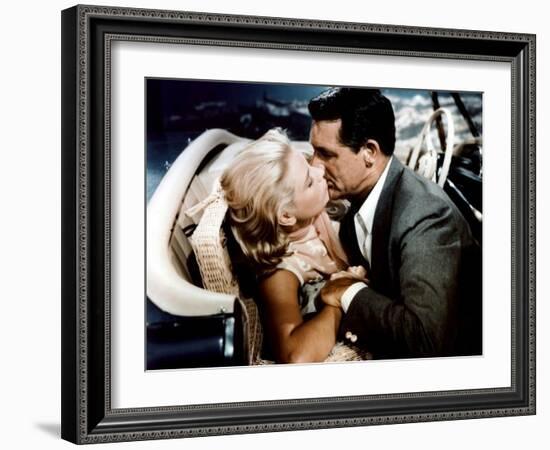 La Main au Collet TO CATCH A THIEF by AlfredHitchcock with Cary Grant and Grace Kelly, 1955 (photo)-null-Framed Photo