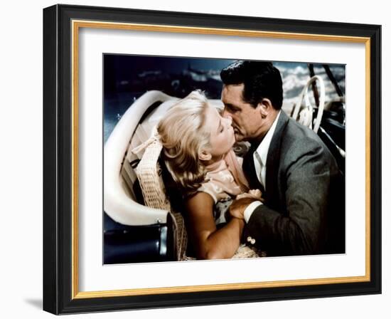 La Main au Collet TO CATCH A THIEF by AlfredHitchcock with Cary Grant and Grace Kelly, 1955 (photo)-null-Framed Photo