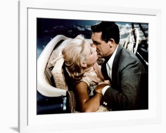 La Main au Collet TO CATCH A THIEF by AlfredHitchcock with Cary Grant and Grace Kelly, 1955 (photo)-null-Framed Photo