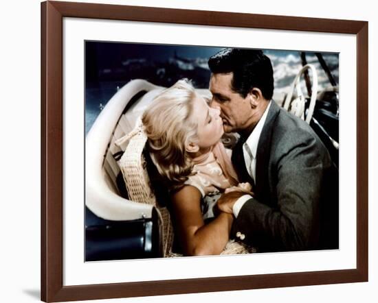 La Main au Collet TO CATCH A THIEF by AlfredHitchcock with Cary Grant and Grace Kelly, 1955 (photo)-null-Framed Photo