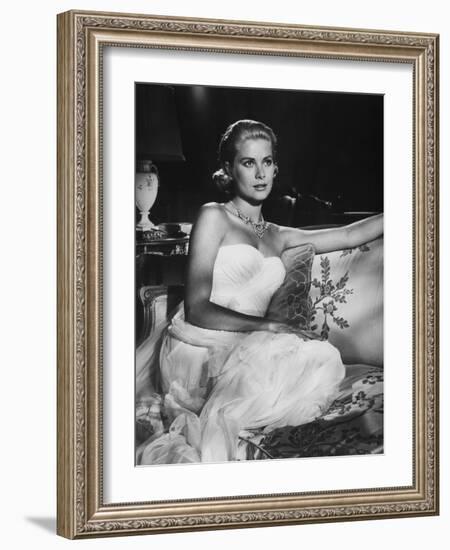 La Main au Collet TO CATCH A THIEF by AlfredHitchcock with Grace Kelly, 1955 (b/w photo)-null-Framed Photo