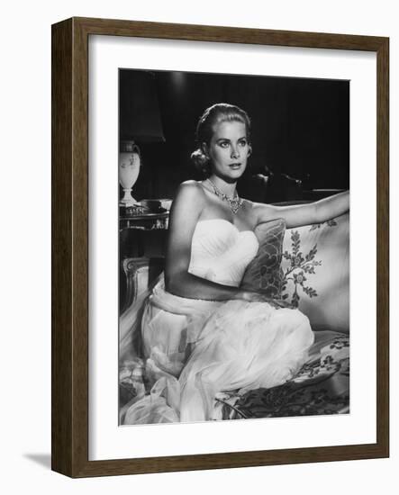 La Main au Collet TO CATCH A THIEF by AlfredHitchcock with Grace Kelly, 1955 (b/w photo)-null-Framed Photo