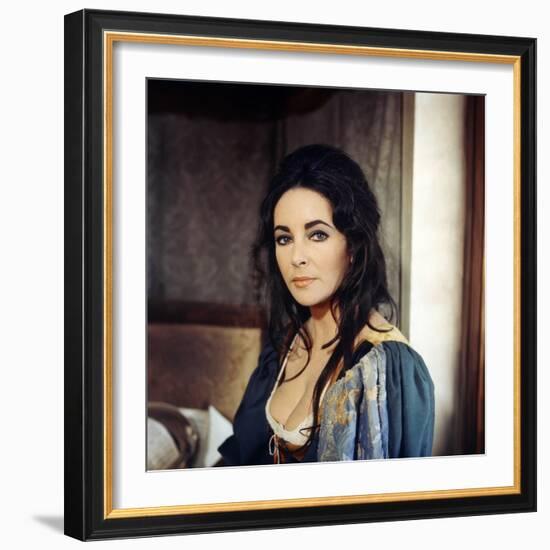 La Megere Apprivoisee THE TAMING OF THE SHREW by FrancoZeffirelli with Elizabeth Taylor, 1967 (phot-null-Framed Photo