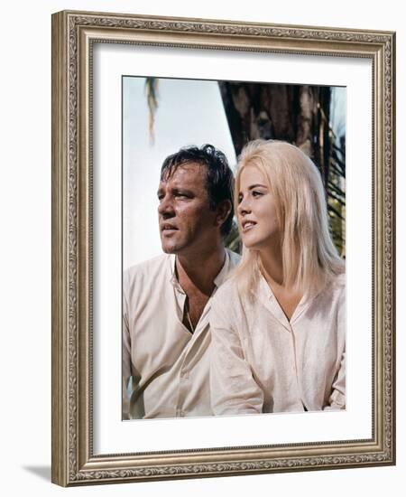 La Nuit by l'iguane THE NIGHT OF THE IGUANA by John Huston with Richard Burton and Sue Lyon, 1964 (-null-Framed Photo