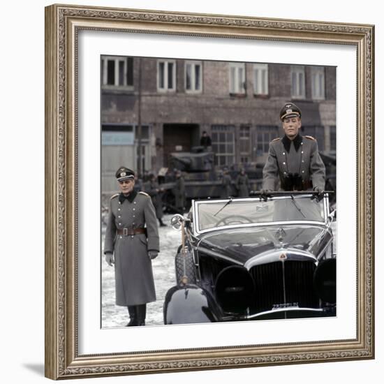 La nuit des generaux THE NIGHT OF THE GENERALS d'Anatole Litvak with Omar Sharif and Peter O'Toole,-null-Framed Photo