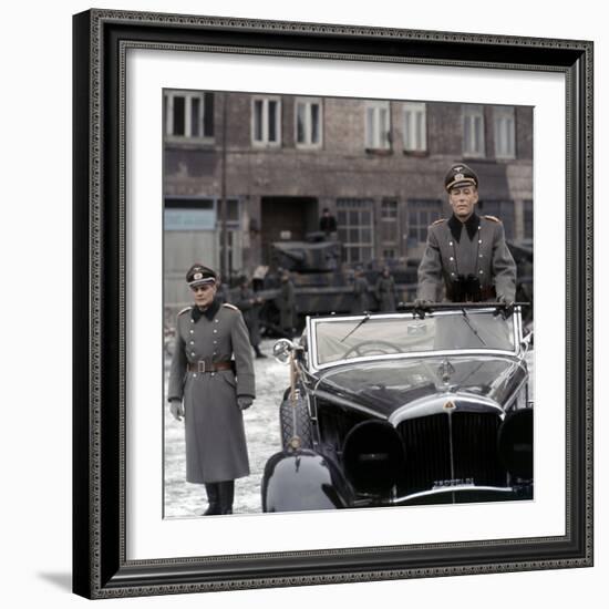 La nuit des generaux THE NIGHT OF THE GENERALS d'Anatole Litvak with Omar Sharif and Peter O'Toole,-null-Framed Photo