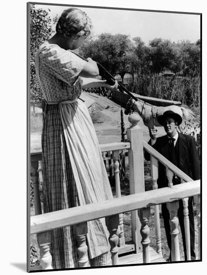 La nuit du Chasseur THE NIGHT OF THE HUNTER by CharlesLaughton with Lilian Gish and Robert Mitchum,-null-Mounted Photo