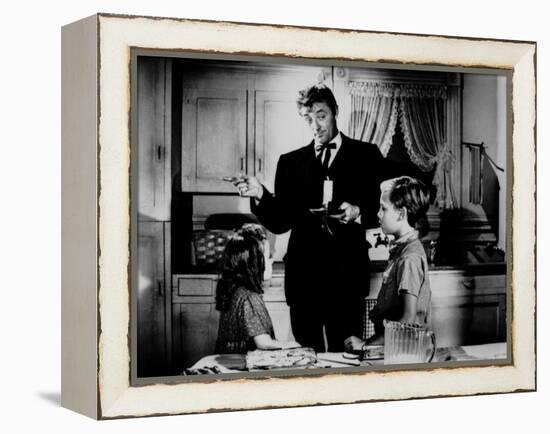 La nuit du Chasseur THE NIGHT OF THE HUNTER by CharlesLaughton with Sally Jane Bruce, Robert Mitchu-null-Framed Stretched Canvas