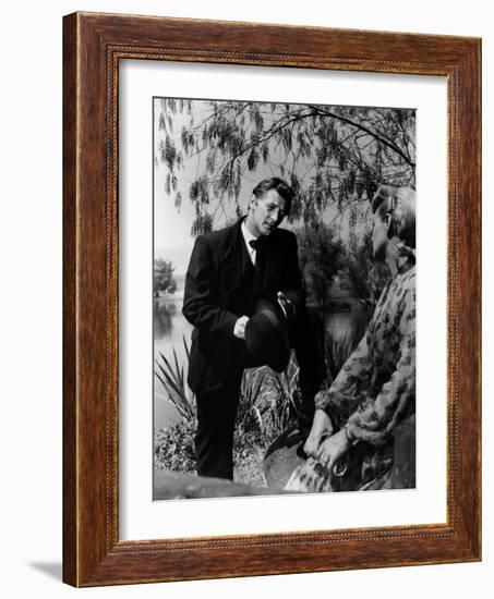 La nuit du Chasseur THE NIGHT OF THE HUNTER by CharlesLaughton with Shelley Winters, Robert Mitchum-null-Framed Photo