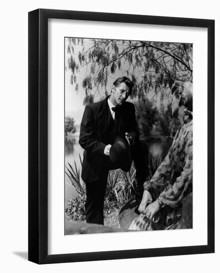 La nuit du Chasseur THE NIGHT OF THE HUNTER by CharlesLaughton with Shelley Winters, Robert Mitchum-null-Framed Photo