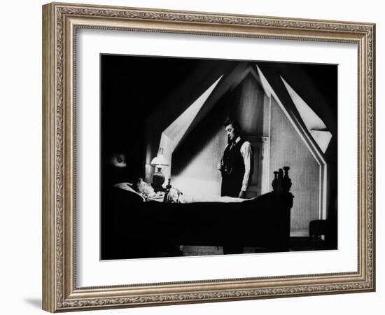 La nuit du Chasseur THE NIGHT OF THE HUNTER by CharlesLaughton with Shelley Winters, Robert Mitchum-null-Framed Photo