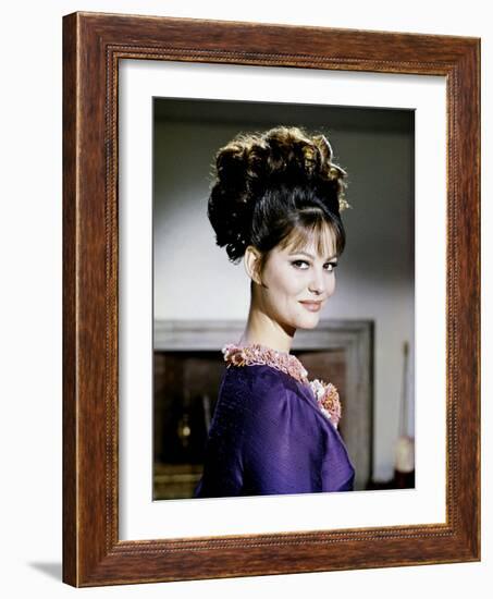 La Panthere Rose THE PINK PANTHER by BlakeEdwards with Claudia Cardinale, 1963 (photo)-null-Framed Photo