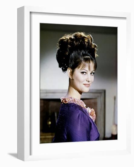 La Panthere Rose THE PINK PANTHER by BlakeEdwards with Claudia Cardinale, 1963 (photo)-null-Framed Photo