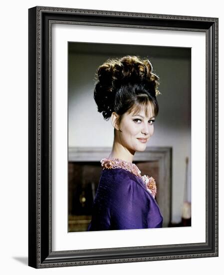 La Panthere Rose THE PINK PANTHER by BlakeEdwards with Claudia Cardinale, 1963 (photo)-null-Framed Photo